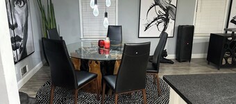 Modern-4bedroom Getaway