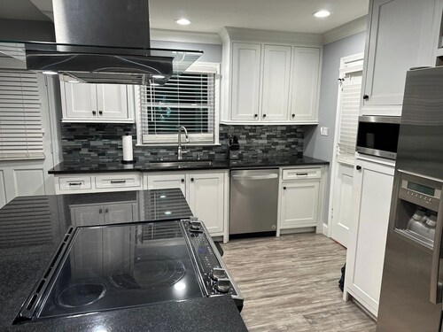 Modern-4bedroom Getaway