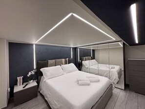 1 bedroom, in-room safe, iron/ironing board, free WiFi - Modern loft for 4 people, 5 minutes from downtown Milan, wi-fi and A/C (Milano)