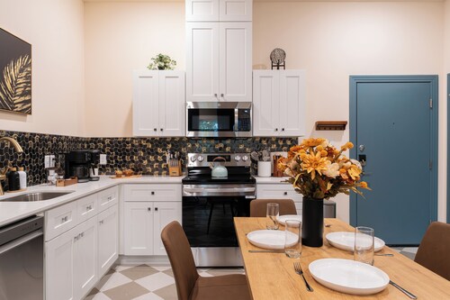 Central Bryan Modern Escape