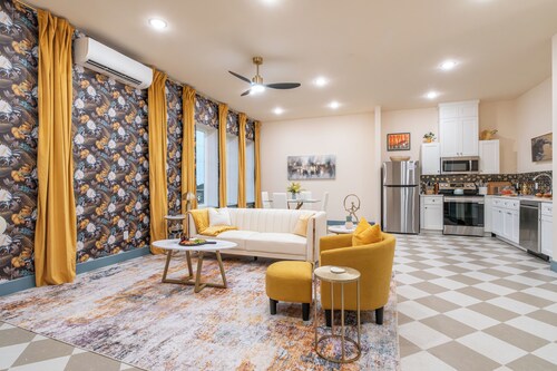 Stylish Apartment in Downtown Bryan