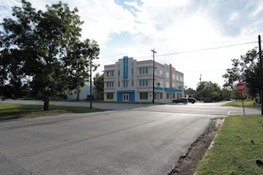 المنشأة من الخارج