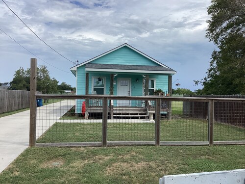 Charming cottage style home meticulously kept and perfectly situated in Rockport