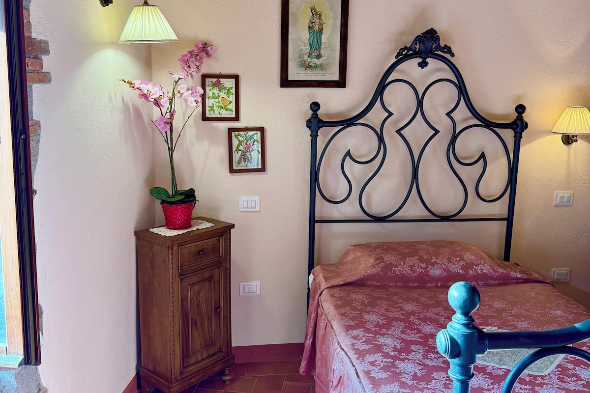 Gallery enkelrum - privat badrum | Unika möbler, skrivbord, gratis wi-fi och sängkläder