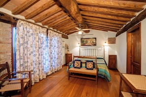 Individually furnished, desk, free WiFi, bed sheets