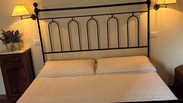 Classic-Doppelzimmer, eigenes Bad | Individuell dekoriert, individuell eingerichtet, Schreibtisch