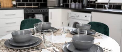 Frigorífic, microones, forn i placa de cuina