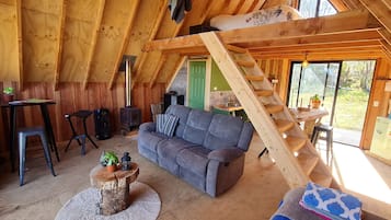 Panoramic Bungalow, Mountain View | Living area