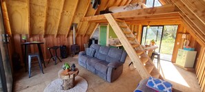 Panoramic Bungalow, Mountain View | Living area