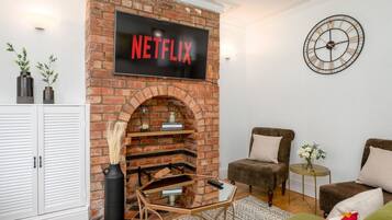TV, fireplace