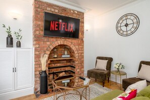 TV, fireplace
