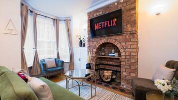 TV, fireplace