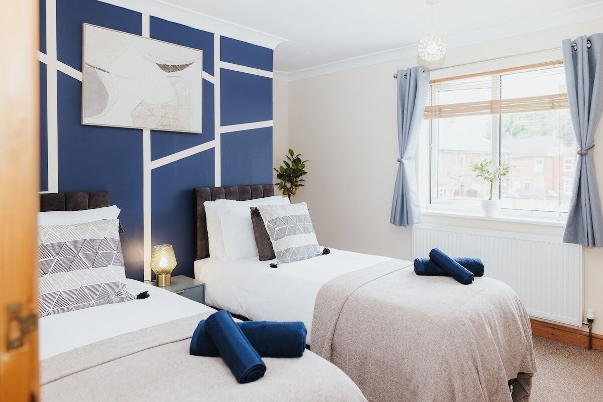 2 bedrooms, iron/ironing board, travel cot, WiFi