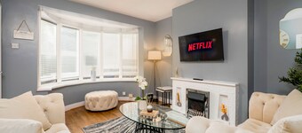 Modern 3 bed minutes from the A1