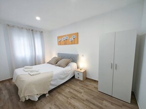 2 室のベッドルーム、アイロン / アイロン台、WiFi、ベッドシーツ
