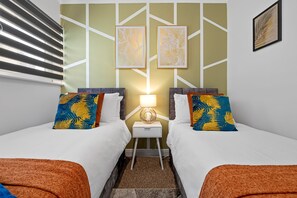 1 bedroom, iron/ironing board, Internet, bed sheets - Modern Apartment by the Sea (North East Lincolnshire)