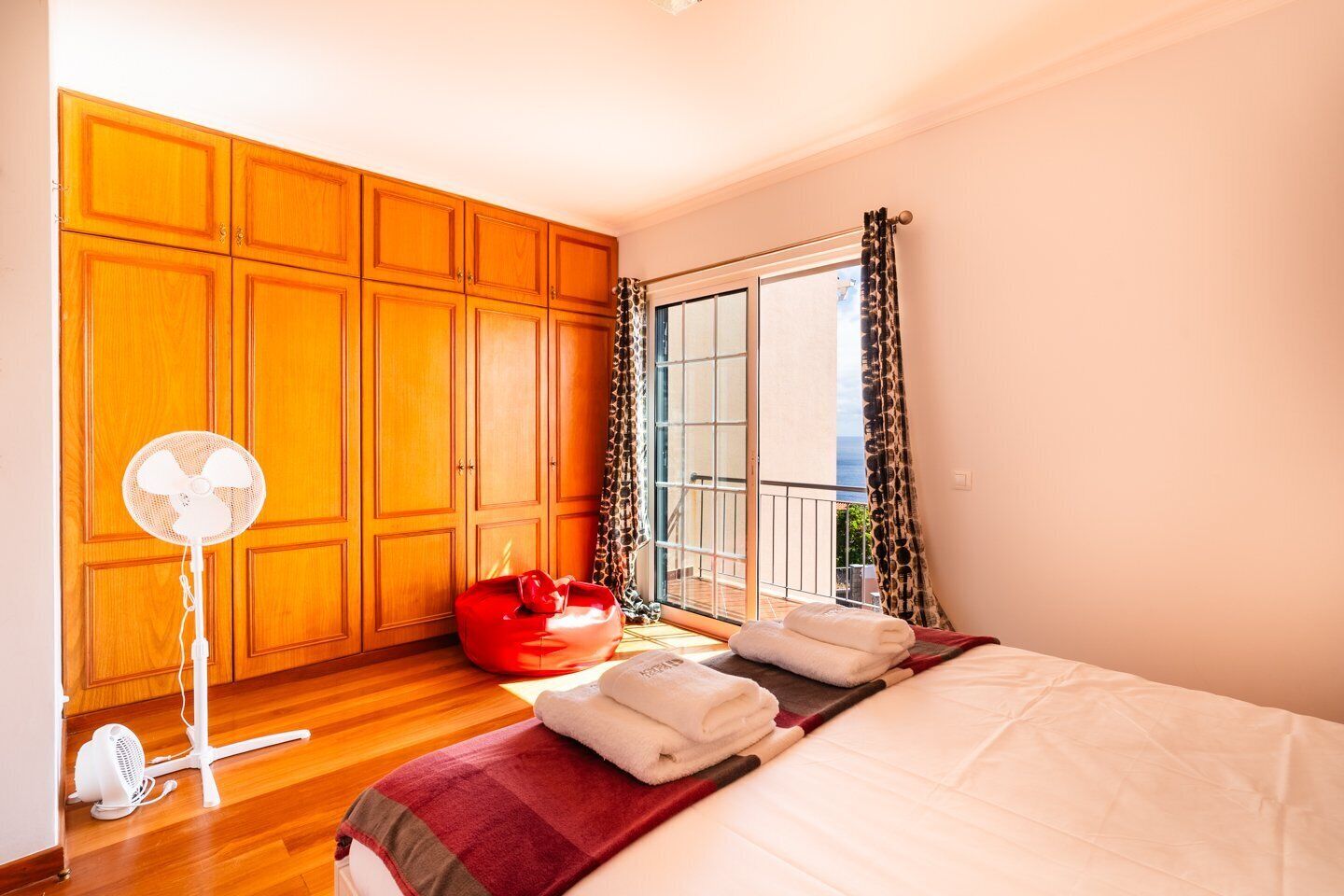 2 bedrooms, iron/ironing board, Internet, bed sheets