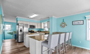 ثل�اجة، ميكروويف، فرن، موقد طهي مسطح