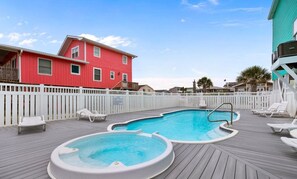 حمّام سباحة مُدفَّأ