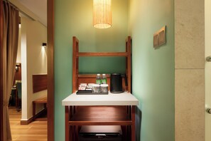 Minibar, in-room safe, desk, iron/ironing board