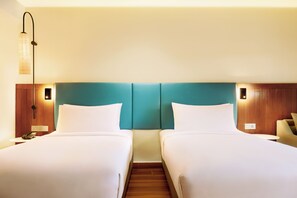 Habitació prèmium, 2 llits individuals, banyera | Minibar, caixa forta a l'habitació i escriptori 
