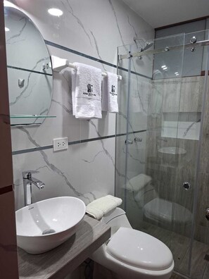 Standard Double Room | Bathroom