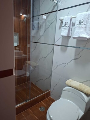 Standard Double Room | Bathroom