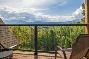 Property grounds - Enchanted Bear Lodge (Sevierville)