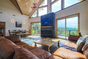 TV, fireplace, video games - Enchanted Bear Lodge (Sevierville)