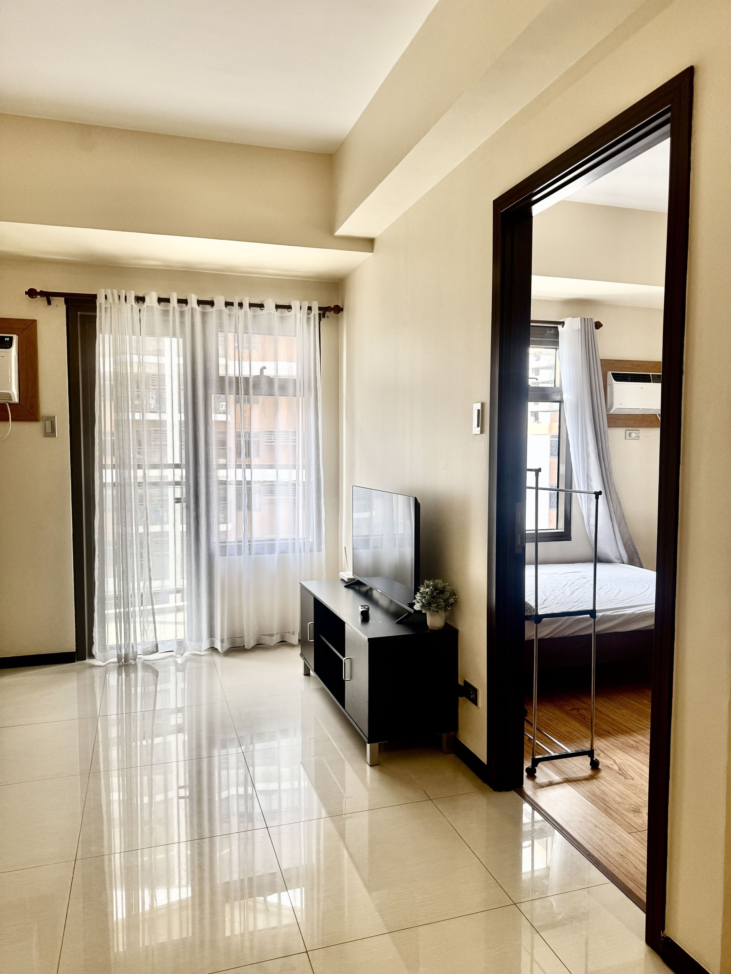 Signature Condo, 1 Bedroom, Non Smoking, Kitchen | Living room | 40-inch flat-screen TV with digital channels
