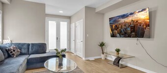 The Welland Retreat w/scenic vineyards and wineries 15 min from Niagara Falls!