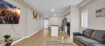 The Welland Retreat w/scenic vineyards and wineries 15 min from Niagara Falls!