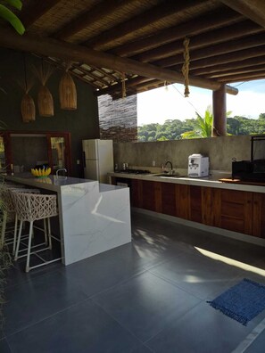 Mikroaaltouuni, uuni, liesi