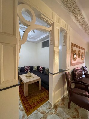 المنشأة من الداخل