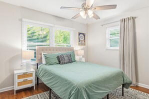 4 bedrooms, desk, iron/ironing board, WiFi