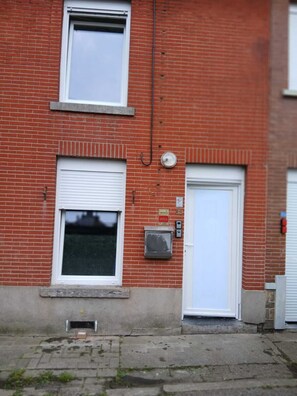 Exterior detail - Maison Jardin airport Charleroi (Mons)