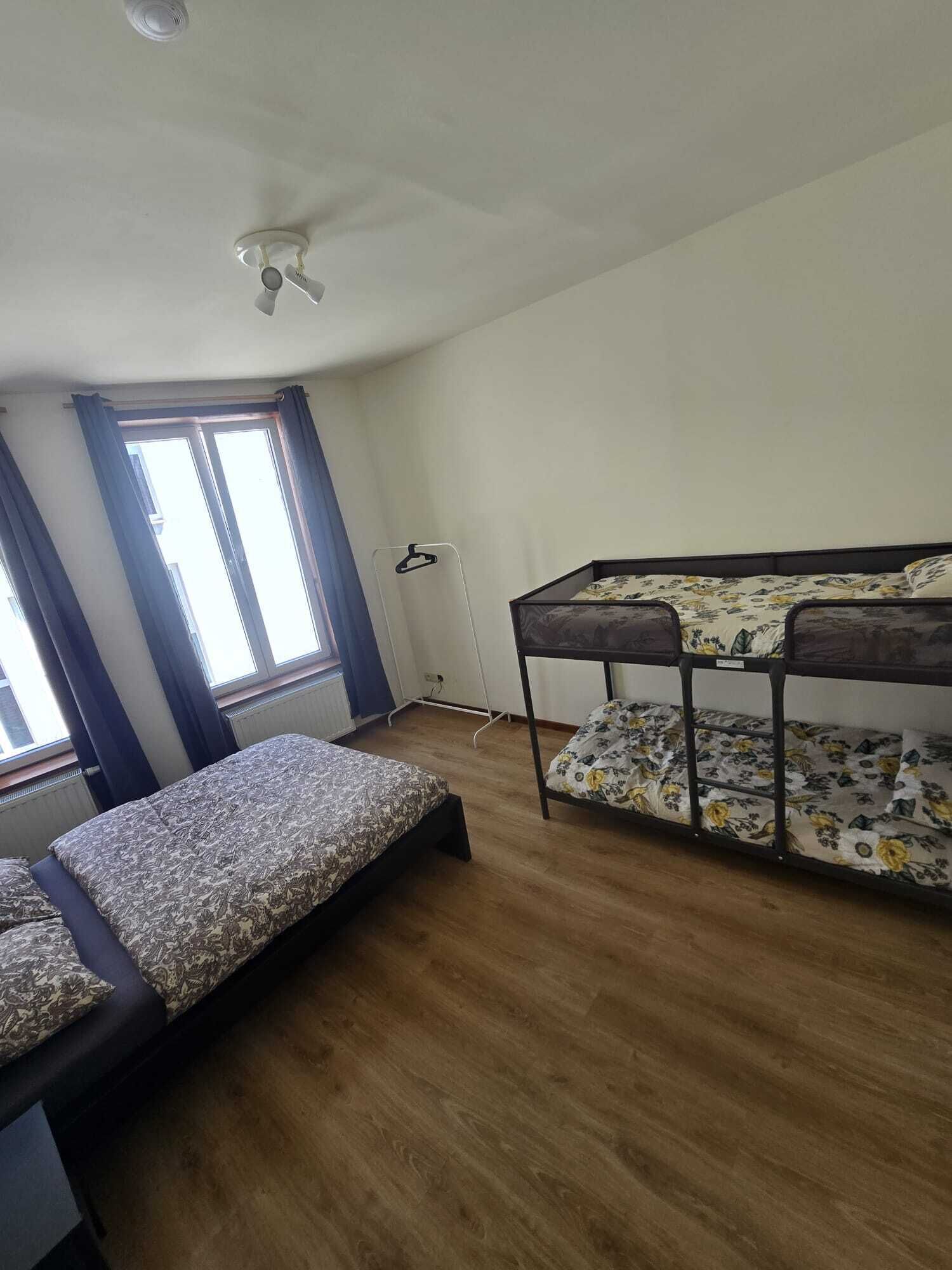 1 slaapkamer, een strijkplank/strijkijzer, internet, beddengoed