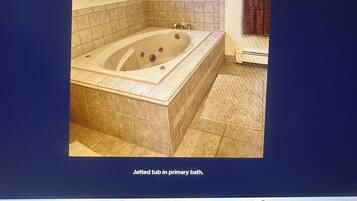 Dusche, Whirlpool, Haartrockner, Handtücher