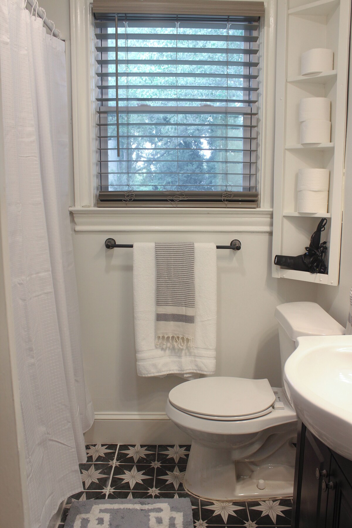Photo 14 of Just updated! Downtown Greer house. Walk to downtown shops. Fenced in backyard