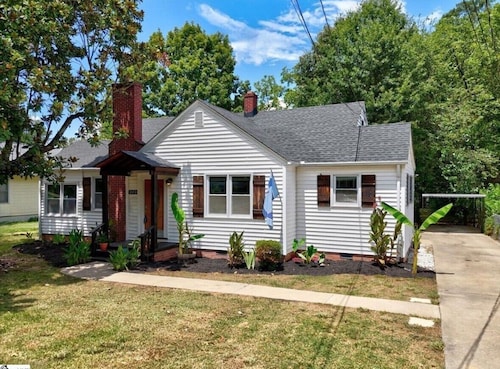 Just updated! Downtown Greer house. Walk to downtown shops. Fenced in backyard