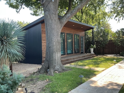 Charming 1-bedroom cabin in adorable Dallas - Preston Hollow-with AC