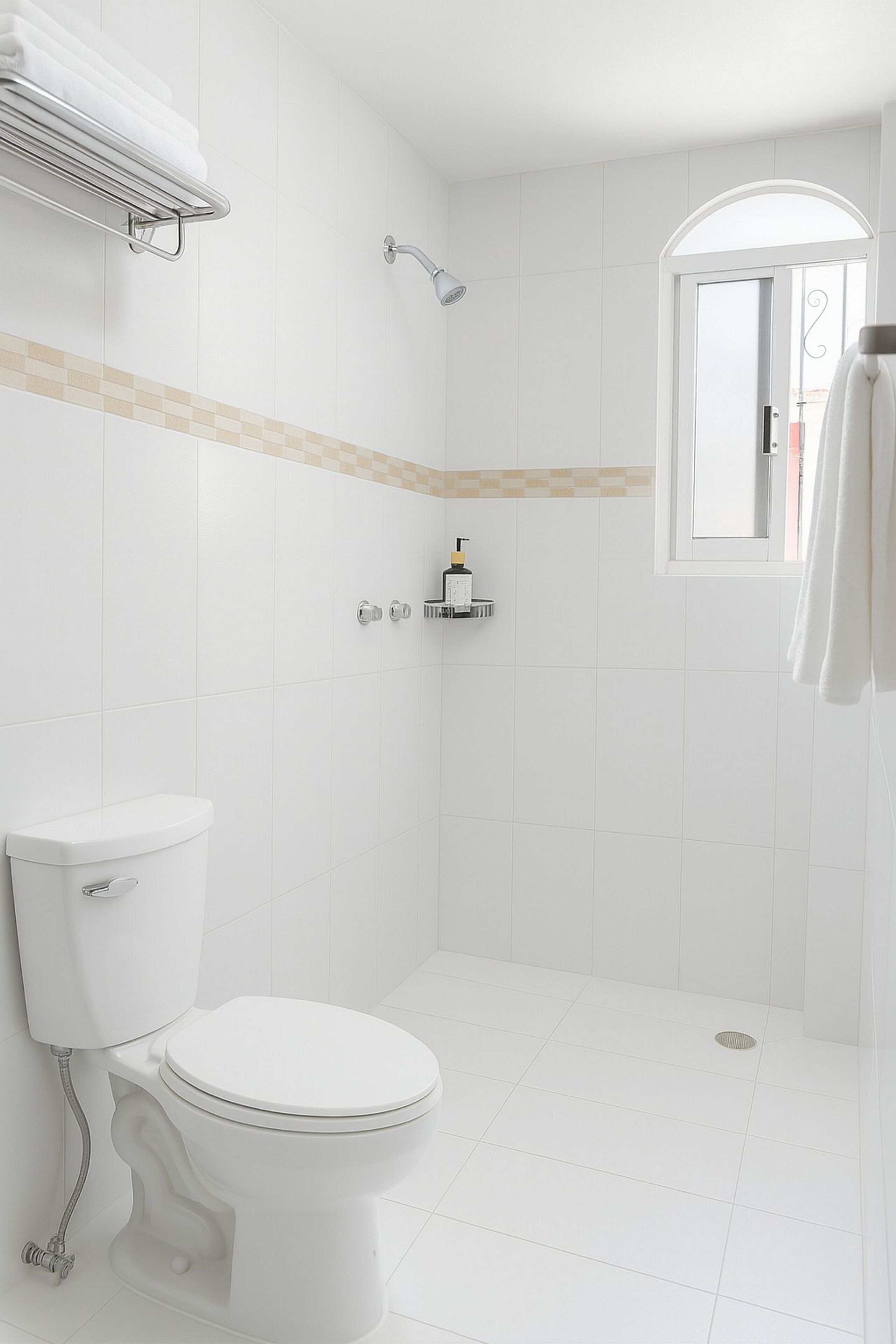 Ducha, artículos de higiene personal gratuitos, toallas y jabón