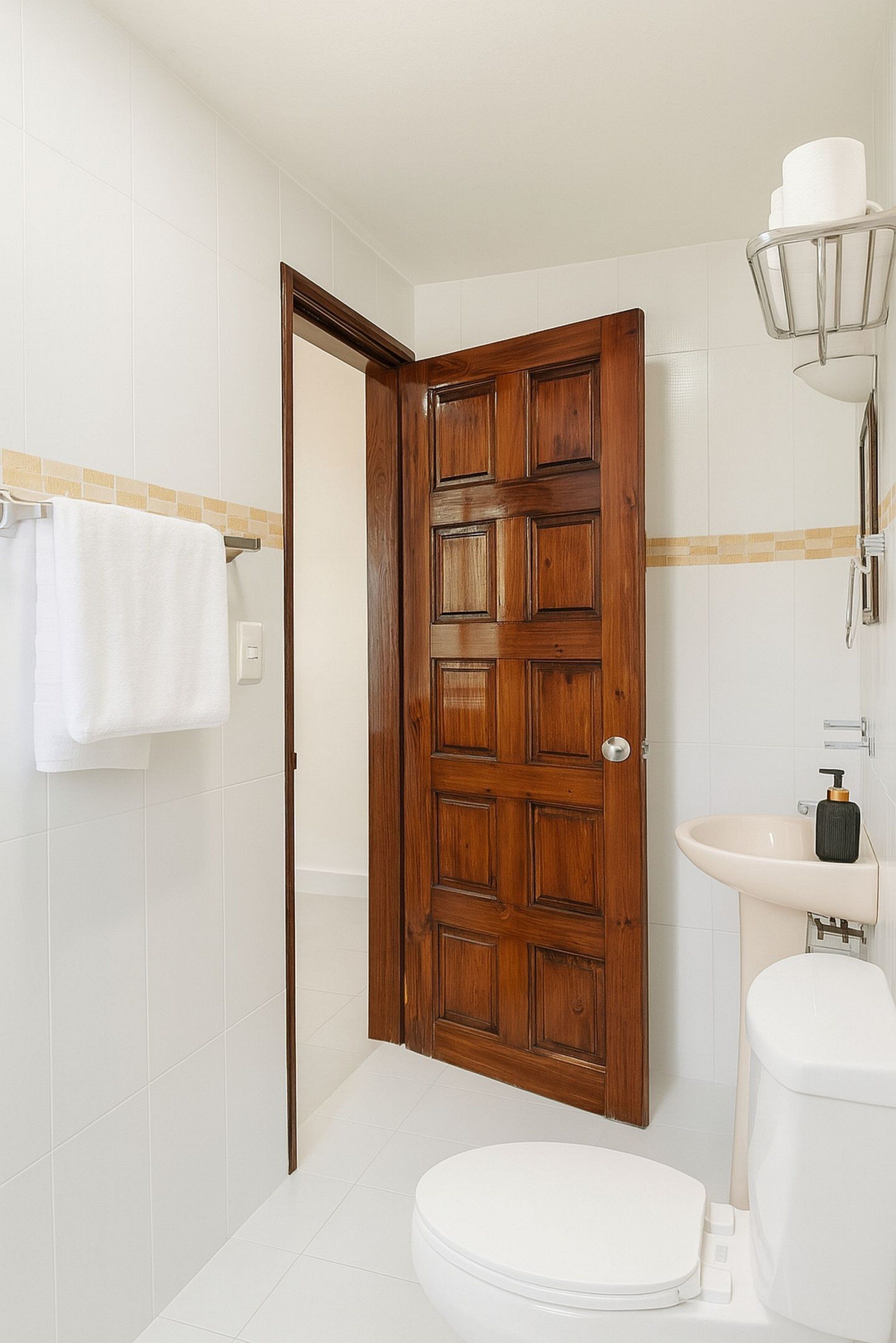 Regadera, amenidades de baño gratuitas, toallas, jabón 