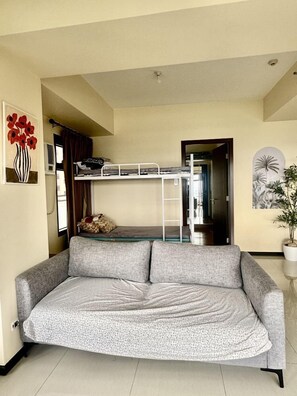 1 bedroom, bed sheets - Levi&Moon's Haven in the Sky 2Bath (Pasay City)