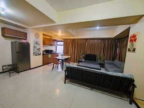 TV - Levi&Moon's Haven in the Sky 2Bath (Pasay City)