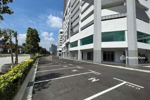 Self-parking (surcharge)