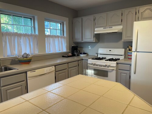 Super Family Friendly home - Sleeps 5. Close to Boston and Salem MA