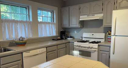Super Family Friendly home - Sleeps 5. Close to Boston and Salem MA