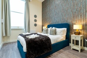 2 �عدّة غرف نوم ومكواة/لوح كي وواي فاي مجانًا وملاءات أسرّة