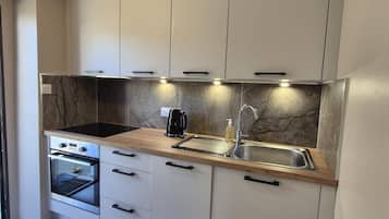 Réfrigérateur, micro-ondes, four, lave-vaisselle